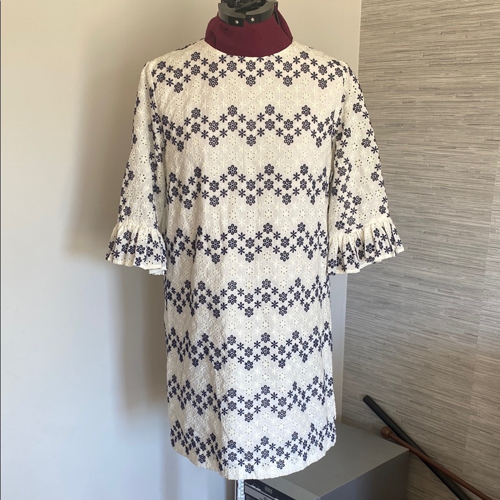 Vineyard Vines White and Blue Eyelet Dress (Size S)